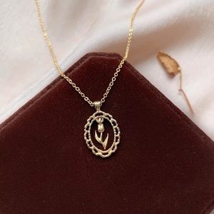 🎉 New Framed Tulip Gold Plated Pendant Necklace